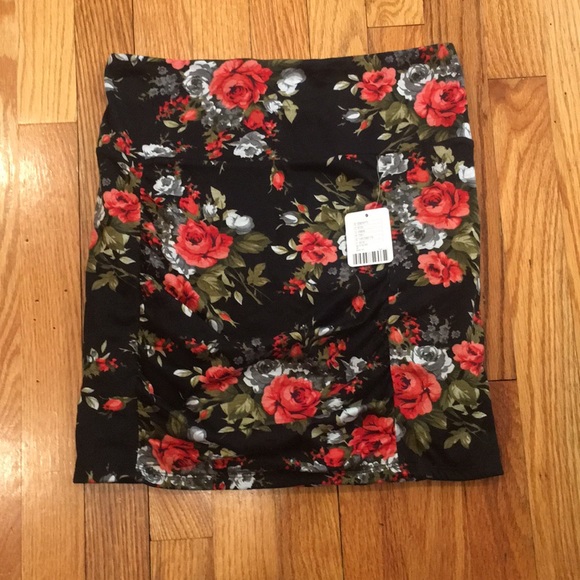 Free People Dresses & Skirts - FREE PEOPLE FLORAL SKIRT
